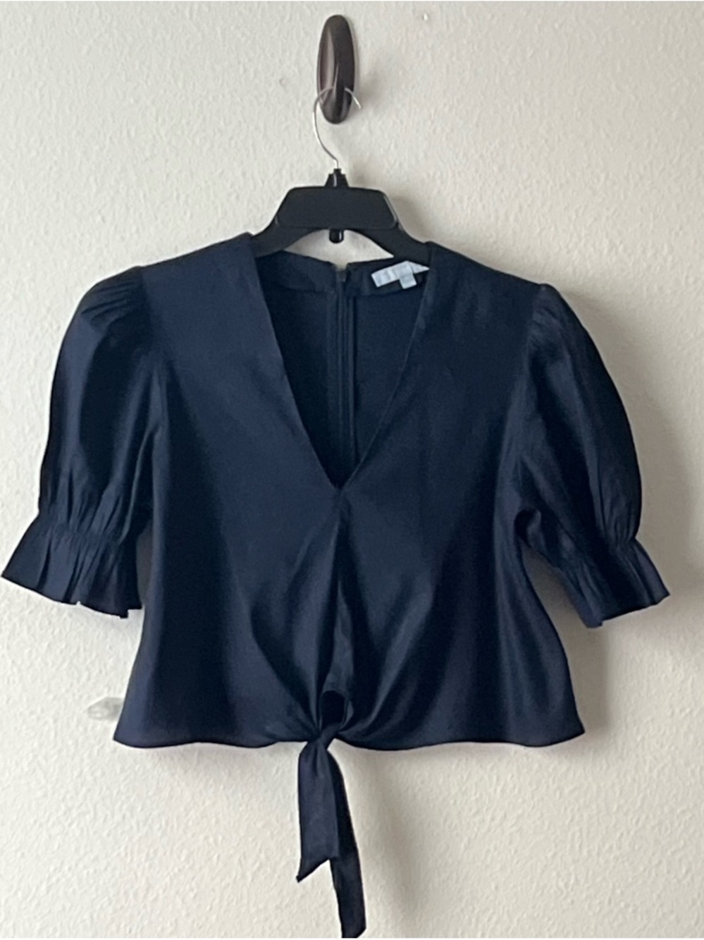 ANTONIO MELANI Super Cute Navy V-Neck Tie-Front Blouse, Size M - Picture 2 of 12